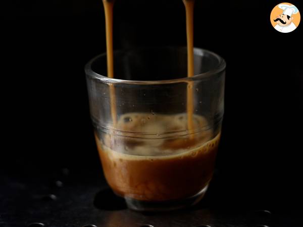 Espresso Martini, l'elegante cocktail a base di caffè e vodka - Preparazione tappa 1