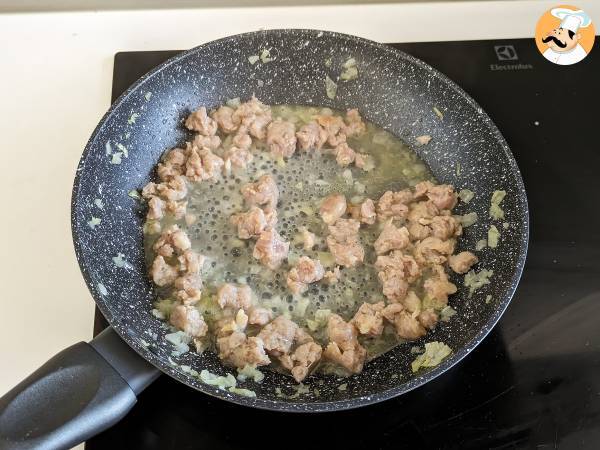 Risotto 'nduja e salsiccia, un primo piatto dal gusto intenso - Preparazione tappa 1