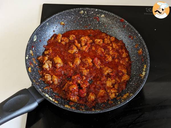 Risotto 'nduja e salsiccia, un primo piatto dal gusto intenso - Preparazione tappa 3
