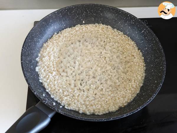 Risotto 'nduja e salsiccia, un primo piatto dal gusto intenso - Preparazione tappa 4