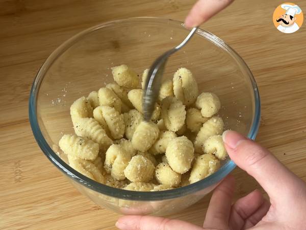 Gnocchi di patate cotti in friggitrice ad aria: gustosi e croccanti, perfetti per l'aperitivo - Preparazione tappa 1