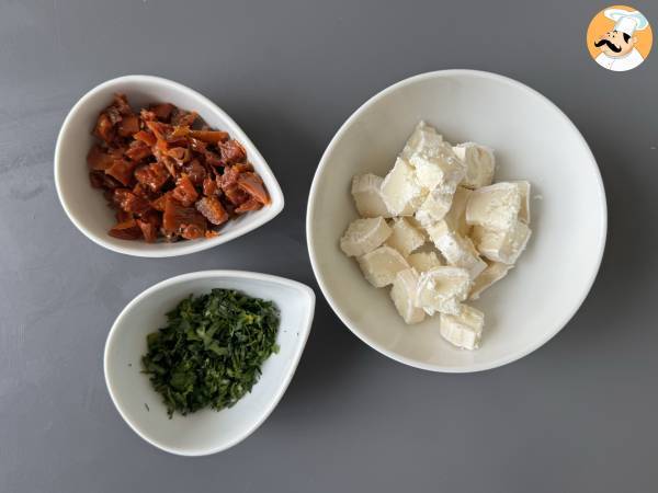 Uova in cocotte con friggitrice ad aria: una sfiziosa ricetta vegetariana facile da preparare - Preparazione tappa 1