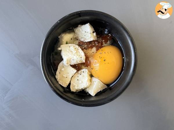 Uova in cocotte con friggitrice ad aria: una sfiziosa ricetta vegetariana facile da preparare - Preparazione tappa 3