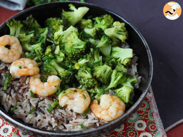 Riso integrale con broccoli e gamberetti, un piatto leggero ed equilibrato - Preparazione tappa 3