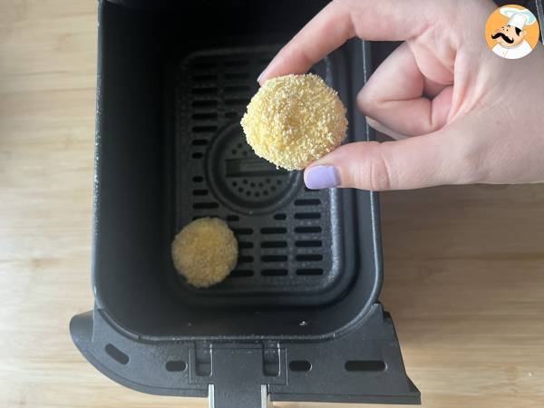 Babybel impanati e fritti in friggitrice ad aria - Preparazione tappa 3