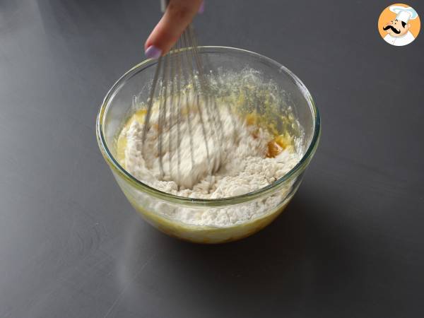 Muffin salati al pomodoro con cuore di mozzarella - Preparazione tappa 1