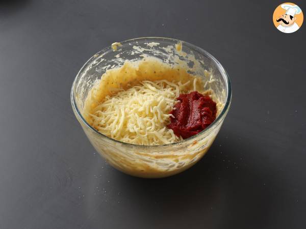 Muffin salati al pomodoro con cuore di mozzarella - Preparazione tappa 3