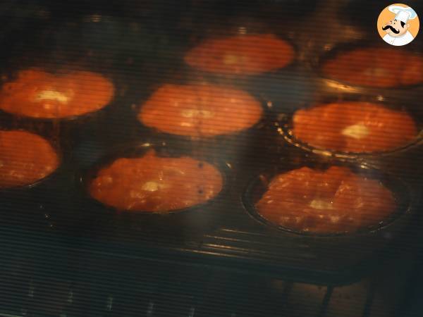 Muffin salati al pomodoro con cuore di mozzarella - Preparazione tappa 6