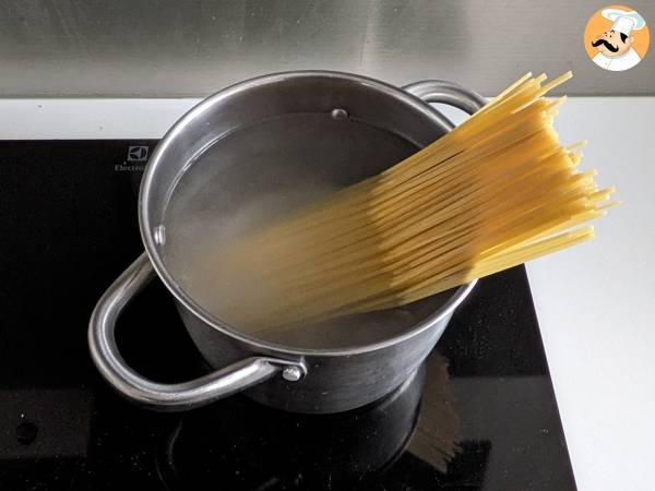 Pasta ai frutti di mare surgelati, il primo piatto gustoso e rapidissimo - Preparazione tappa 4