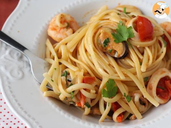 Pasta ai frutti di mare surgelati, il primo piatto gustoso e rapidissimo - Preparazione tappa 7
