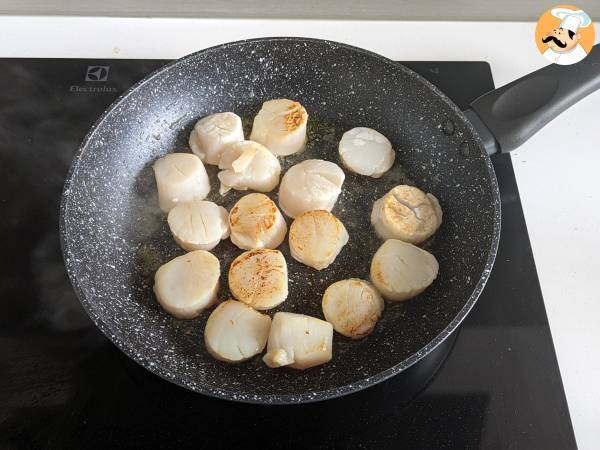 Pasta con le capesante, un elegante primo piatto di mare - Preparazione tappa 3