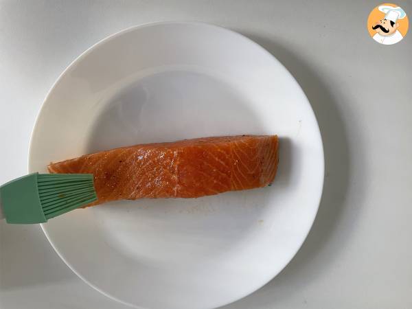 Salmone in friggitrice ad aria: la ricetta sana e gustosa da provare subito! - Preparazione tappa 2