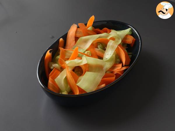 Insalata con feta, cetrioli e carote - Preparazione tappa 4