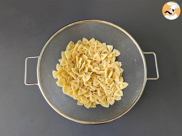 Pasta fredda con peperoni, mais e mozzarella - Preparazione tappa 3