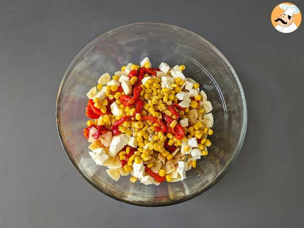 Pasta fredda con peperoni, mais e mozzarella - Preparazione tappa 4