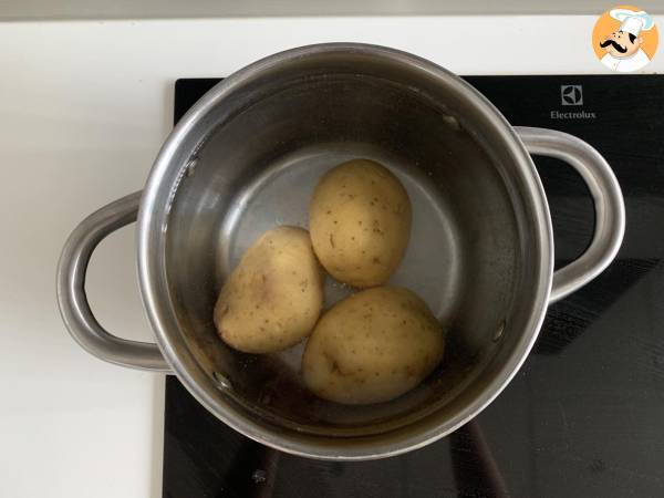 Patate schiacciate (Smashed potatoes) in friggitrice ad aria - Preparazione tappa 1