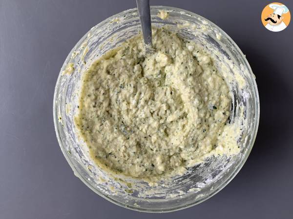 Frittelle di zucchine e feta in friggitrice ad aria - Preparazione tappa 3