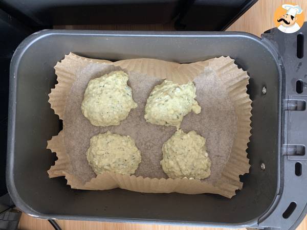Frittelle di zucchine e feta in friggitrice ad aria - Preparazione tappa 4