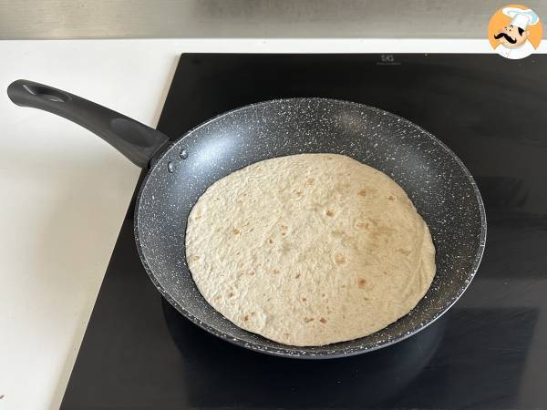 Wrap vegetariano con hummus, rucola, peperoni e feta - Preparazione tappa 1