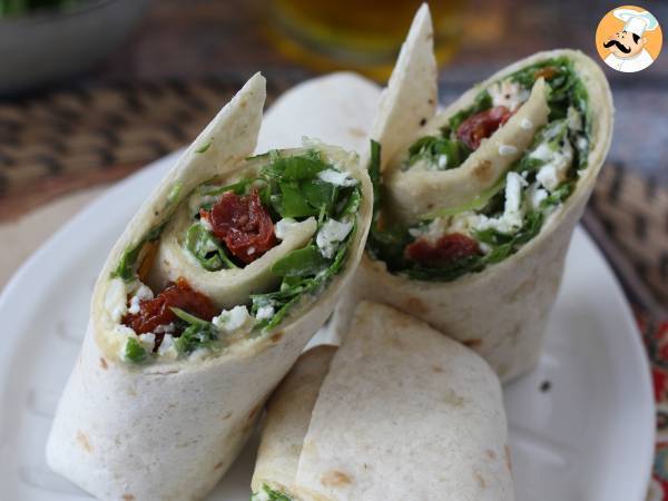 Wrap vegetariano con hummus, rucola, peperoni e feta - Preparazione tappa 5