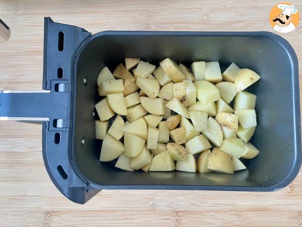 Patate in friggitrice ad aria: croccanti e saporite! - Preparazione tappa 3