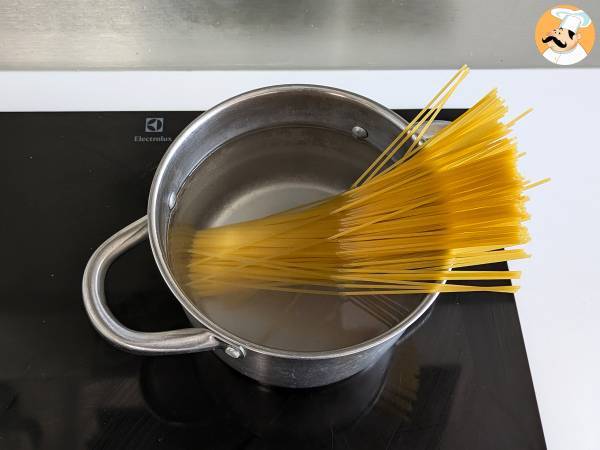 Frittata di pasta in friggitrice ad aria - Preparazione tappa 1