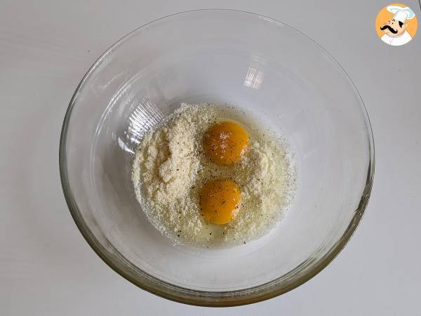 Frittata di pasta in friggitrice ad aria - Preparazione tappa 2