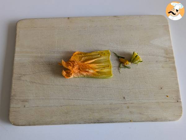 Pasta con fiori di zucca, ricotta e pistacchi - Preparazione tappa 2