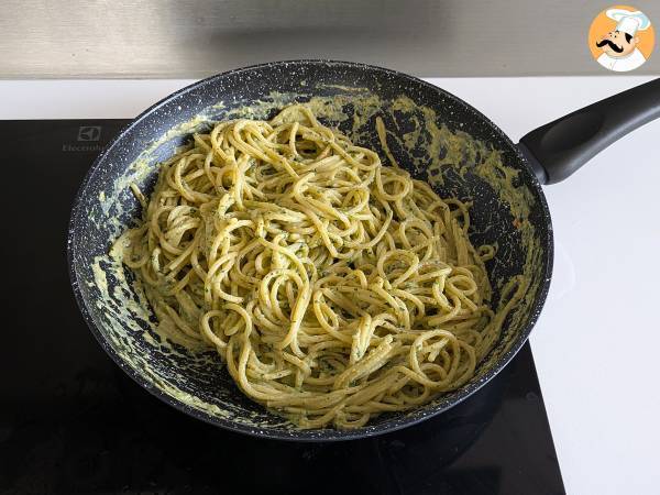 Pasta con fiori di zucca, ricotta e pistacchi - Preparazione tappa 6