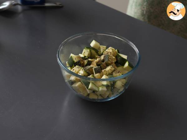 Come cuocere le zucchine con la friggitrice ad aria? - Preparazione tappa 2