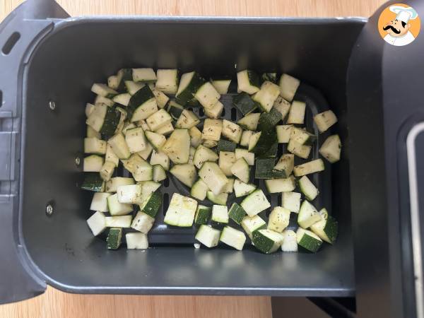 Come cuocere le zucchine con la friggitrice ad aria? - Preparazione tappa 3