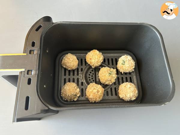 Polpette di tonno in friggitrice ad aria: un antipasto sfizioso e velocissimo da preparare! - Preparazione tappa 6