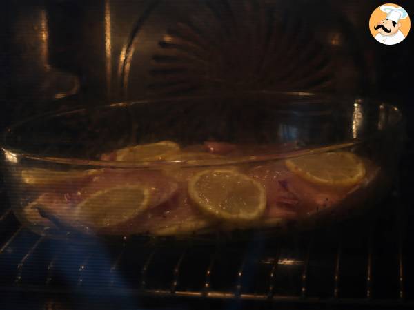 Come cucinare lo sgombro al forno con patate? - Preparazione tappa 6