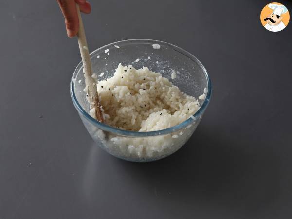 Onigiri al tonno: la ricetta giapponese おにぎり - Preparazione tappa 4