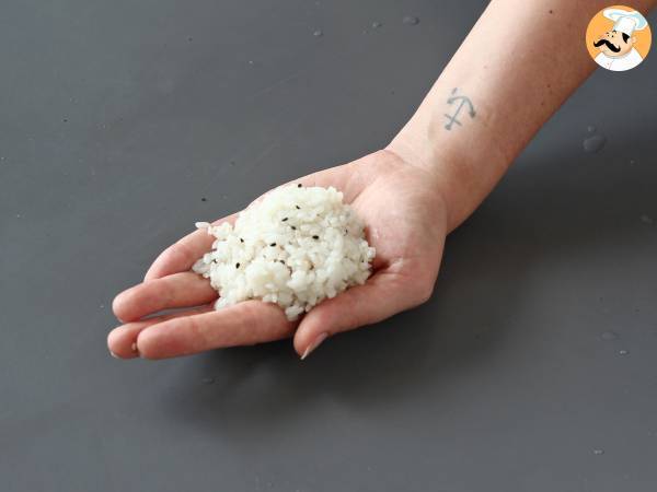 Onigiri al tonno: la ricetta giapponese おにぎり - Preparazione tappa 12
