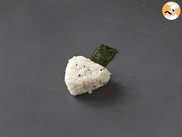 Onigiri al tonno: la ricetta giapponese おにぎり - Preparazione tappa 14