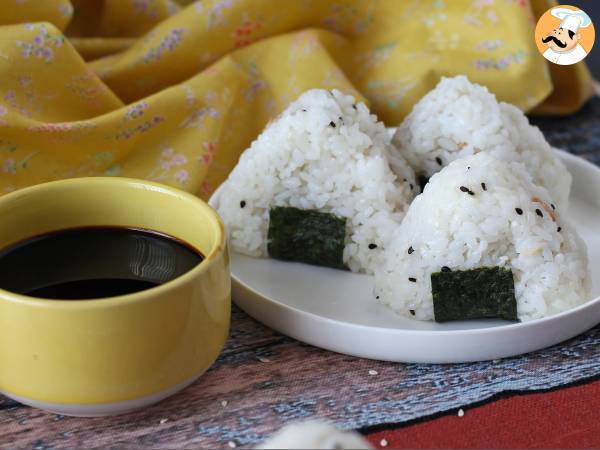 Onigiri al tonno: la ricetta giapponese おにぎり - Preparazione tappa 15