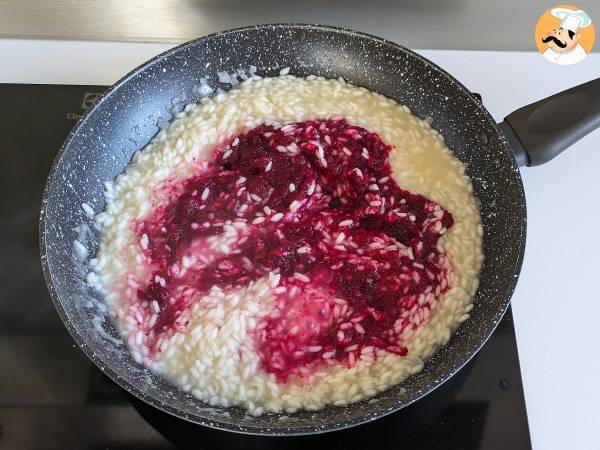 Risotto alla barbabietola e gorgonzola: un’esplosione di colore e sapori intensi - Preparazione tappa 6