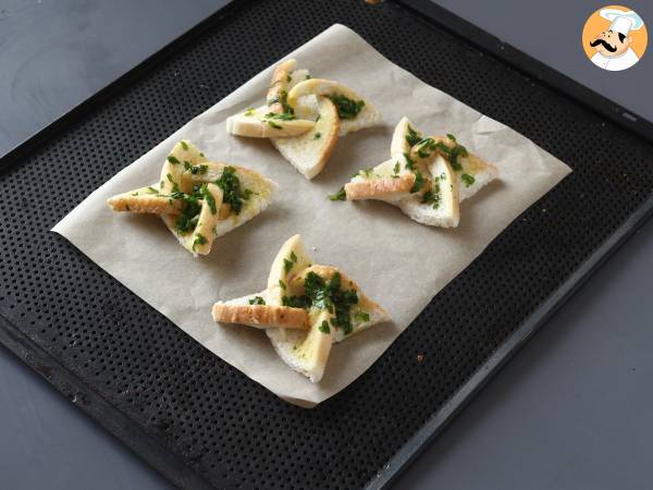Stelle di pane all'aglio, un ottimo aperitivo per le feste - Preparazione tappa 12