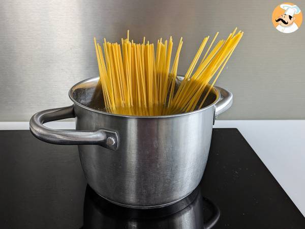 Spaghetti cacio e pepe: 3 ingredienti, un'esplosione di gusto! - Preparazione tappa 1