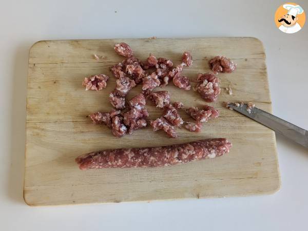 Pasta con sugo di salsiccia: un piatto semplice e dal gusto intenso - Preparazione tappa 1