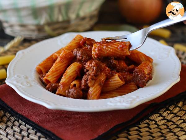Pasta con sugo di salsiccia: un piatto semplice e dal gusto intenso - Preparazione tappa 9