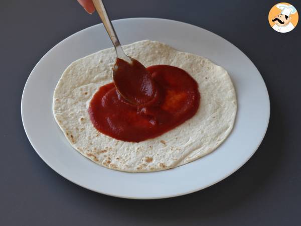 Cosa fare con le piadine? Una ricetta sfiziosa gusto pizza! - Preparazione tappa 2
