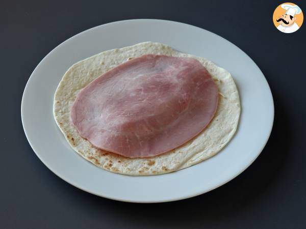 Cosa fare con le piadine? Una ricetta sfiziosa gusto pizza! - Preparazione tappa 3