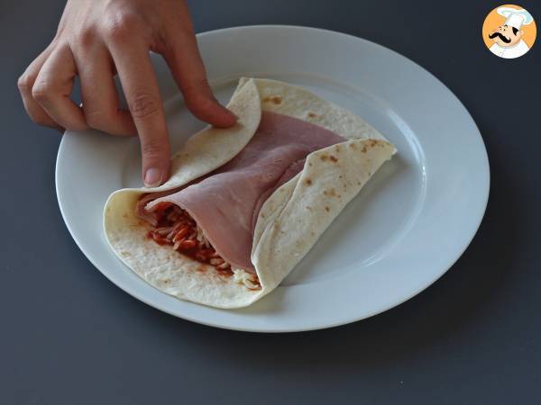 Cosa fare con le piadine? Una ricetta sfiziosa gusto pizza! - Preparazione tappa 4