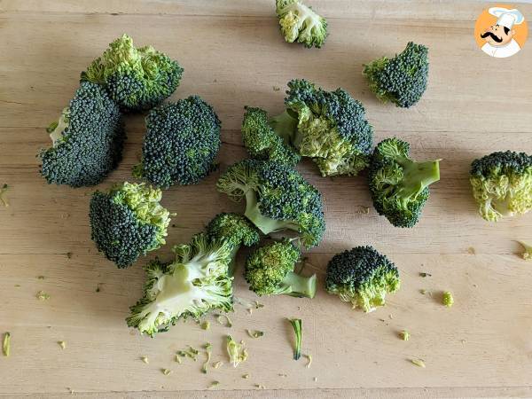 Pasta cremosa con broccoli e mandorle: un piatto facile da preparare e ricco di sapore - Preparazione tappa 1