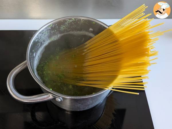Pasta cremosa con broccoli e mandorle: un piatto facile da preparare e ricco di sapore - Preparazione tappa 6