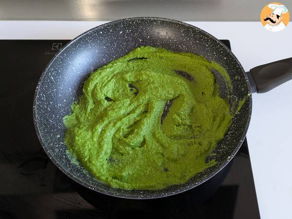 Pasta cremosa con broccoli e mandorle: un piatto facile da preparare e ricco di sapore - Preparazione tappa 7