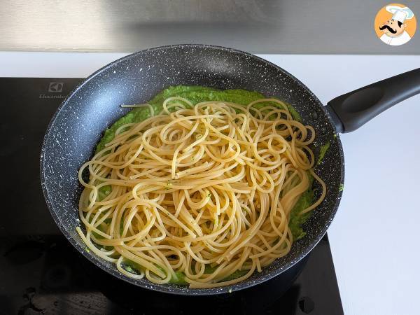 Pasta cremosa con broccoli e mandorle: un piatto facile da preparare e ricco di sapore - Preparazione tappa 8
