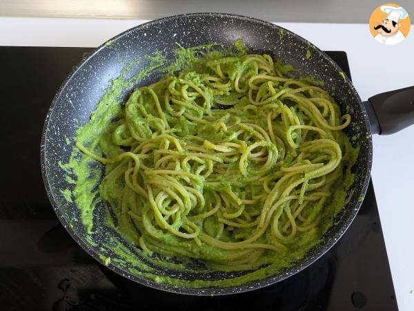 Pasta cremosa con broccoli e mandorle: un piatto facile da preparare e ricco di sapore - Preparazione tappa 9